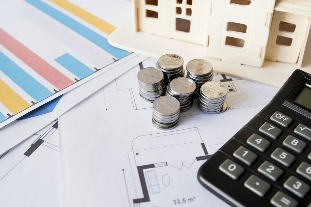 graph-stack-coins-calculator-house-model-blueprint.jpg монеты